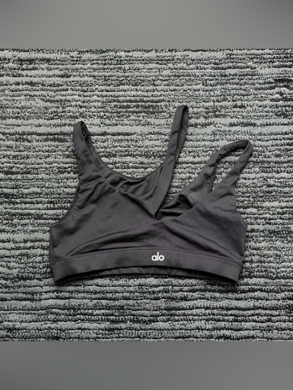 Alo Yoga Peak Bra Asymmetrical Cutout Black Crop Top - Picture 2 of 6